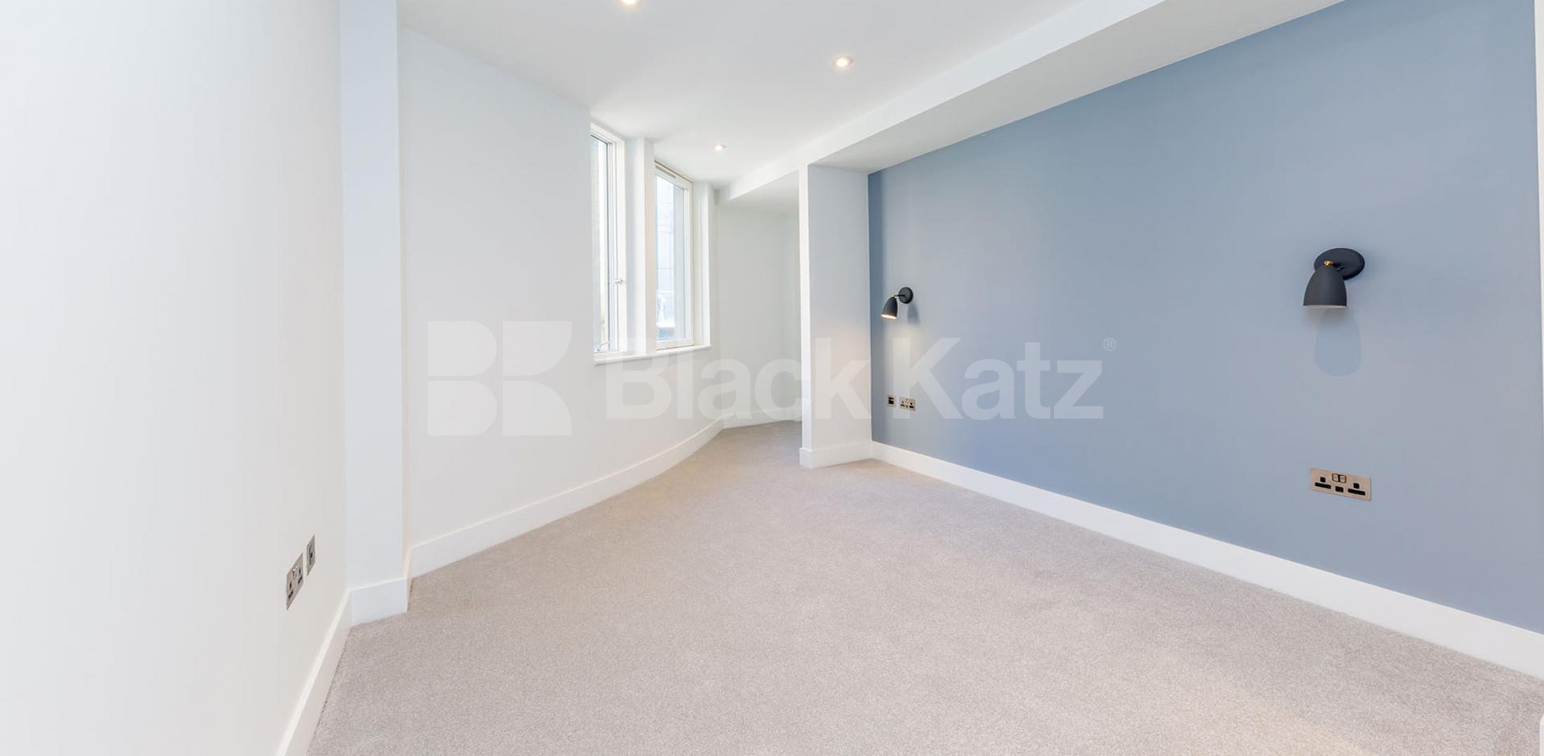 			LUXURY NEW 3 BED, 3 BATH WITH BALCONY!, 3 Bedroom, 1 bath, 1 reception Flat			 Cliff Villas, CAMDEN